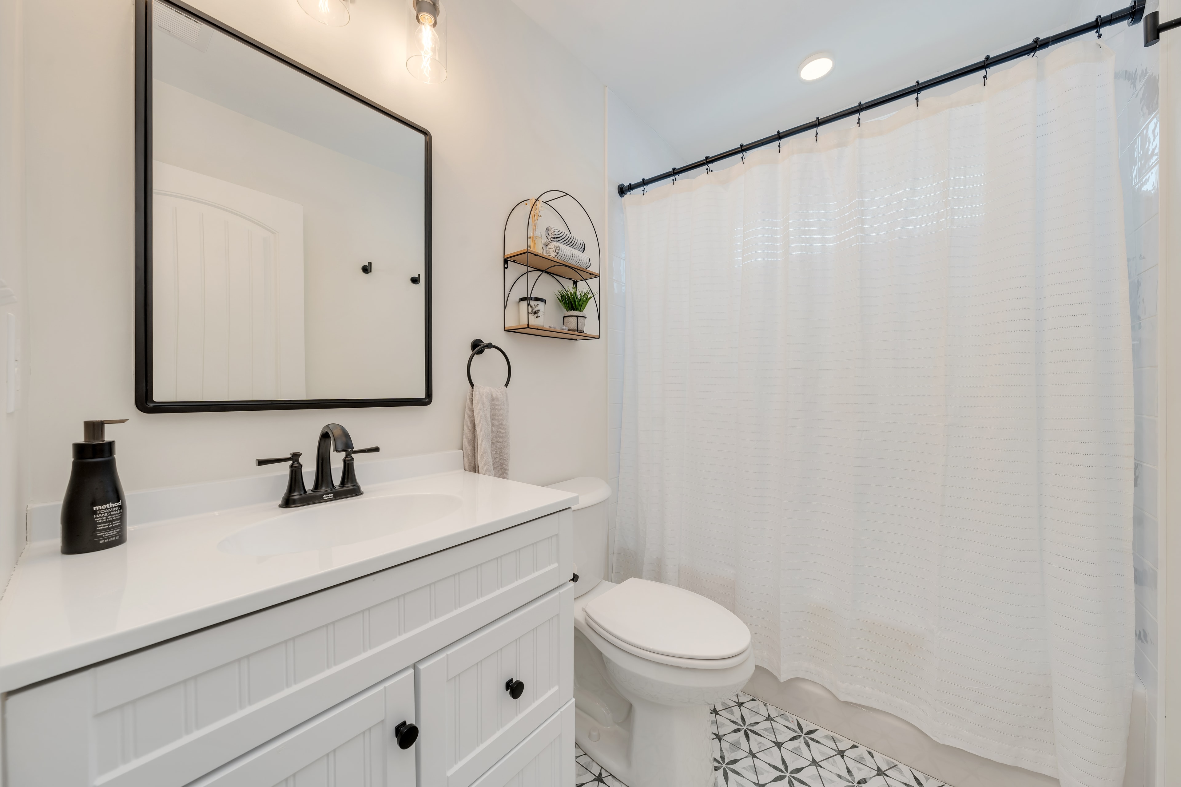 Black and white bathroom