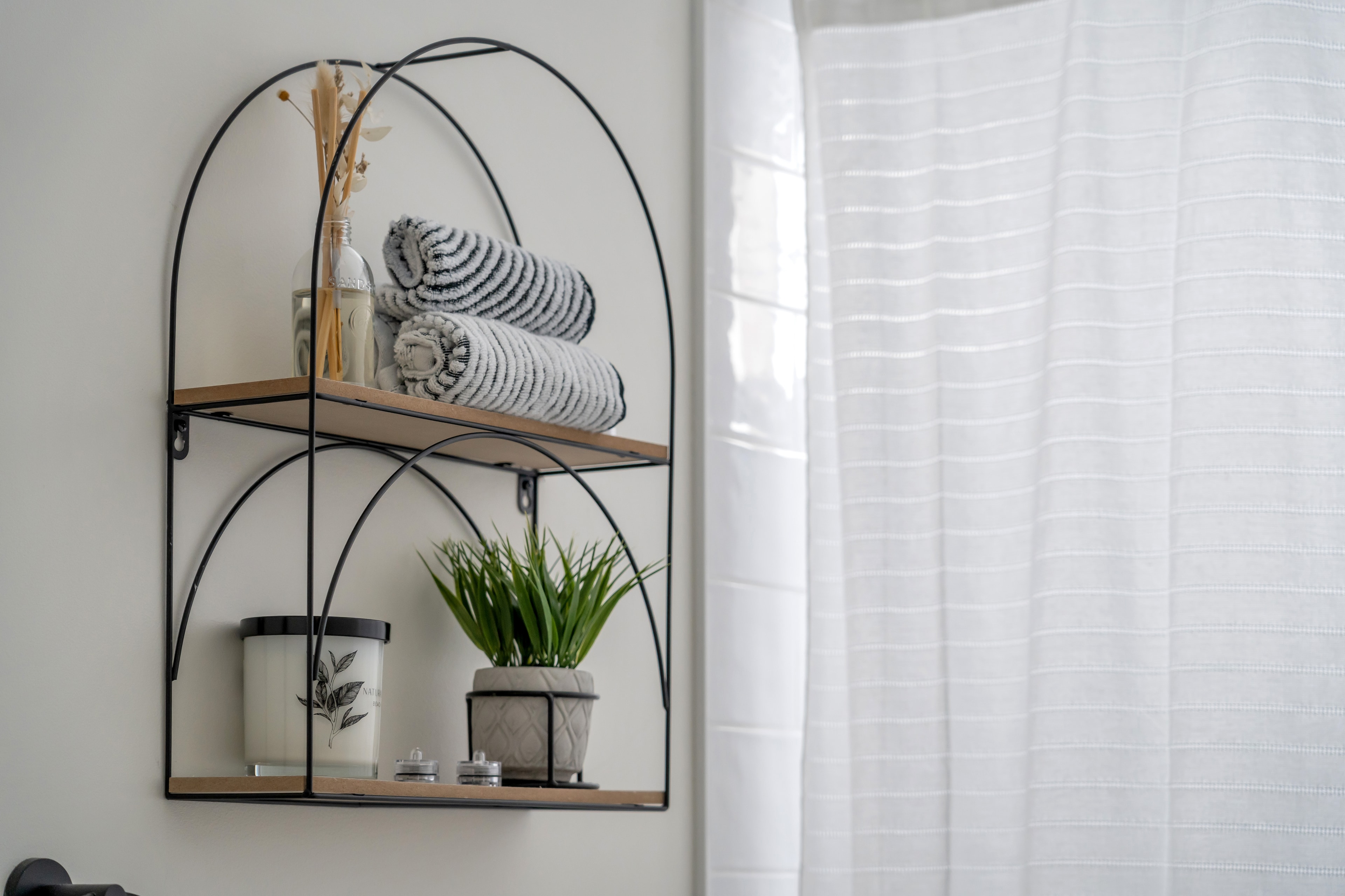Bathroom shelf detail